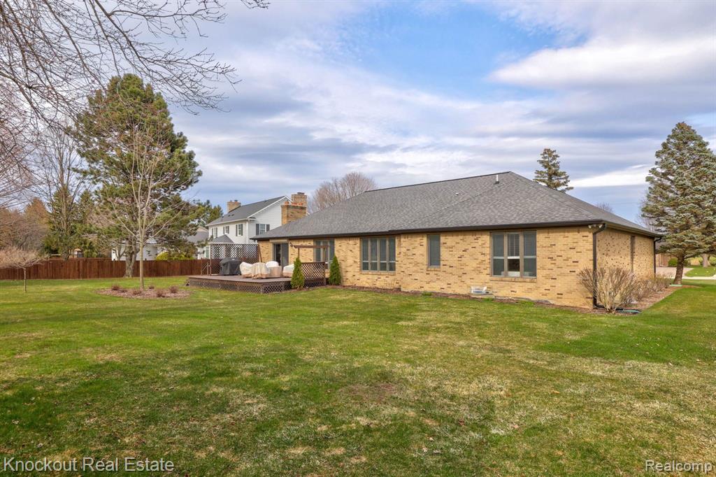 9350 OAKMONT Drive, Grand Blanc, MI 48439 — Photo 51