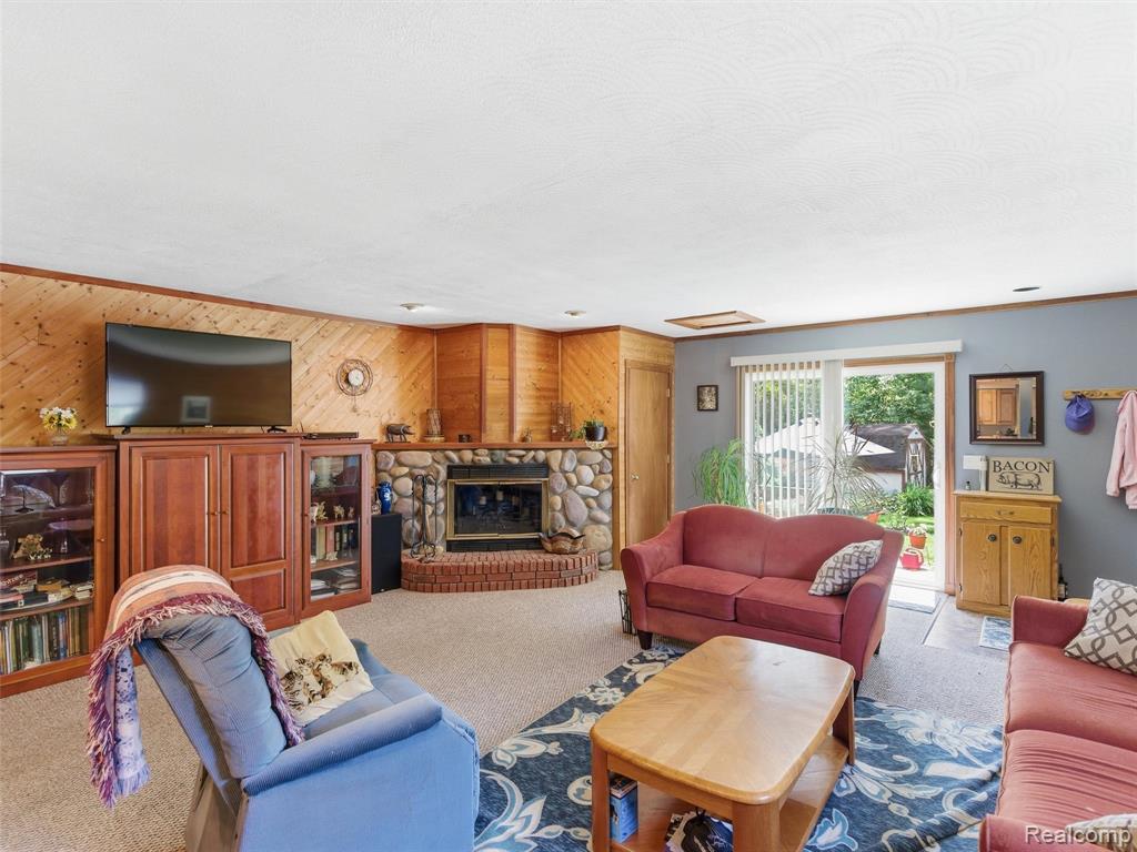 5565 Crescent Road, Waterford, MI 48327 — Photo 15