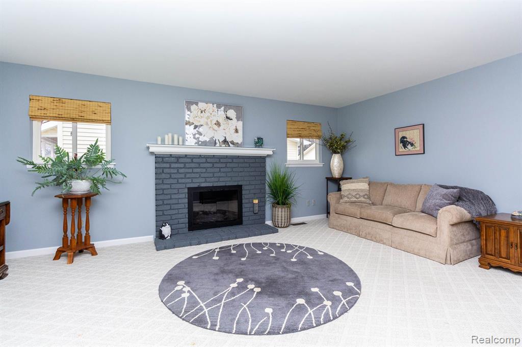 911 MAYFIELD Drive, Royal Oak, MI 48067 — Photo 14