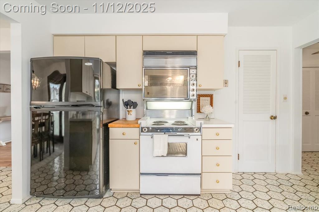 14898 Old Town Drive, Riverview, MI 48193 — Photo 31
