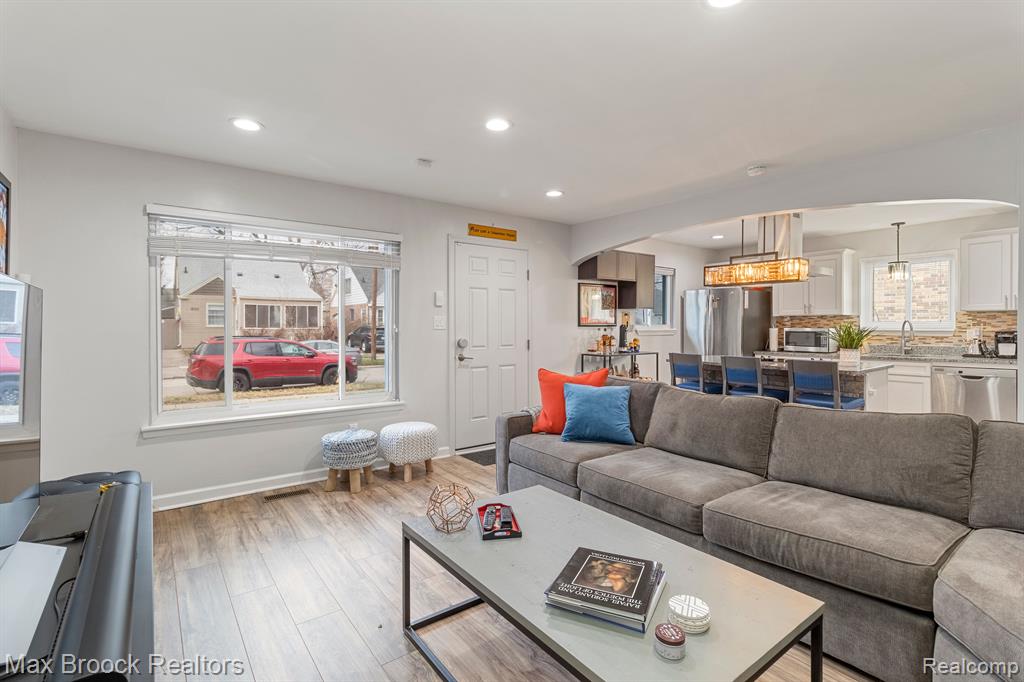 501 S Edgeworth Avenue, Royal Oak, MI 48067 — Photo 21