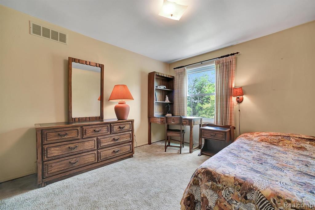 530 WHITEHALL Road, Bloomfield Hills, MI 48304 — Photo 37