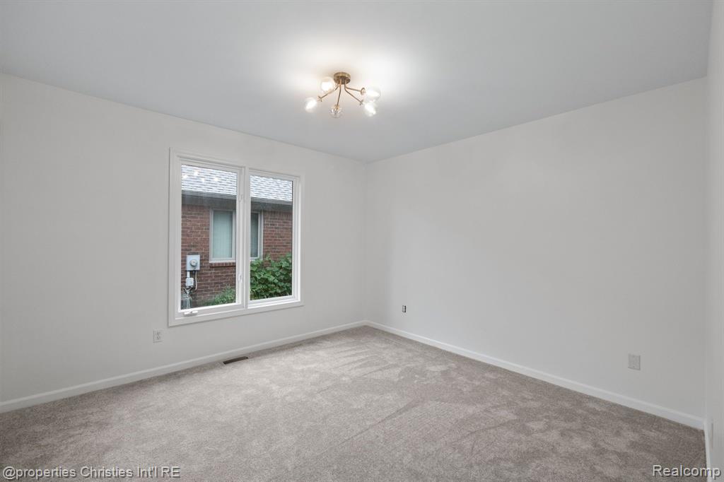 54582 CABRILLO Drive, Macomb, MI 48042 — Photo 23
