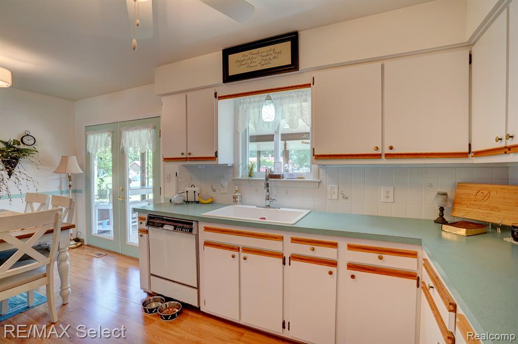 4085 Manner Drive, Flint, MI 48506 — Photo 12