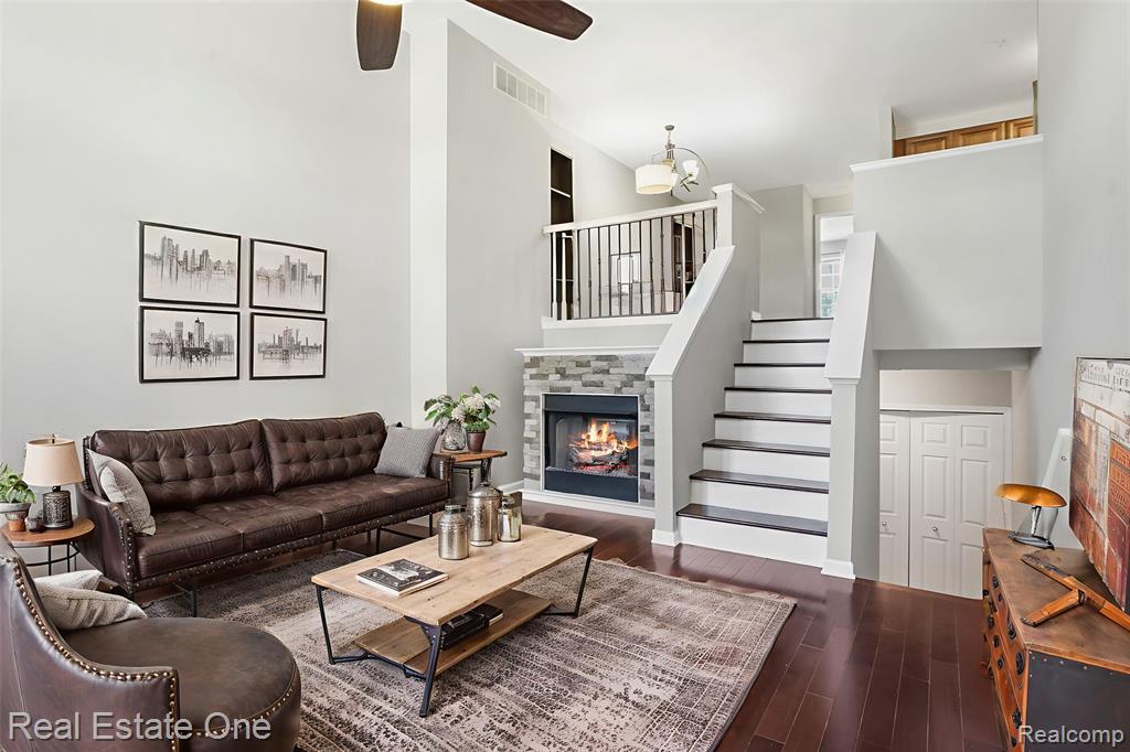 464 Old Pine Way, Walled Lake, MI 48390 — Photo 4