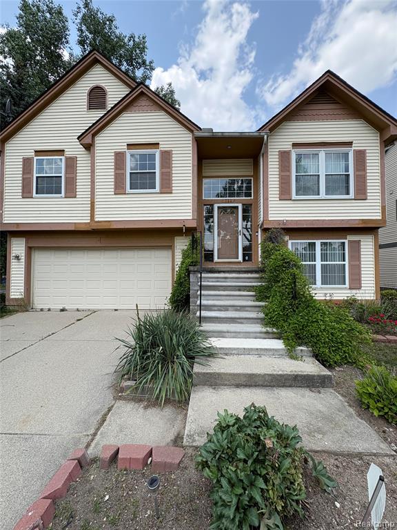 723 Huntclub Boulevard, Auburn Hills, MI 48326 — front exterior