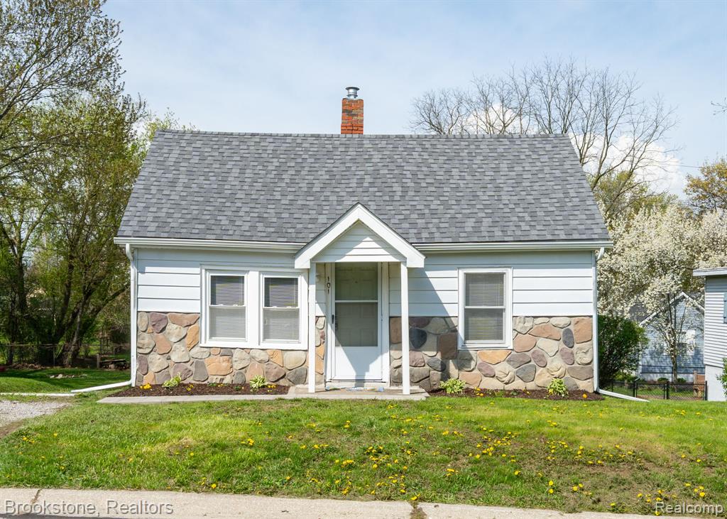 101 Tebeau Court, Auburn Hills, MI 48326 — front exterior