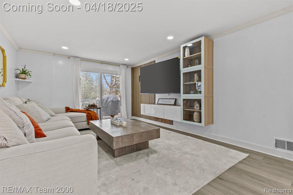 6200 NIGHTINGALE Street, Dearborn Heights, MI 48127 — Photo 4