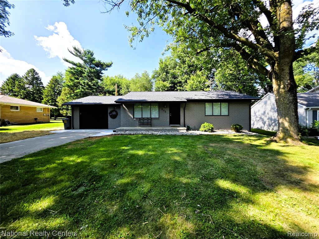 215 Almont Avenue, Almont, MI 48003 — Photo 2
