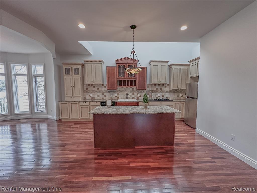 5742 PUTNAM Drive, West Bloomfield, MI 48323 — Photo 19