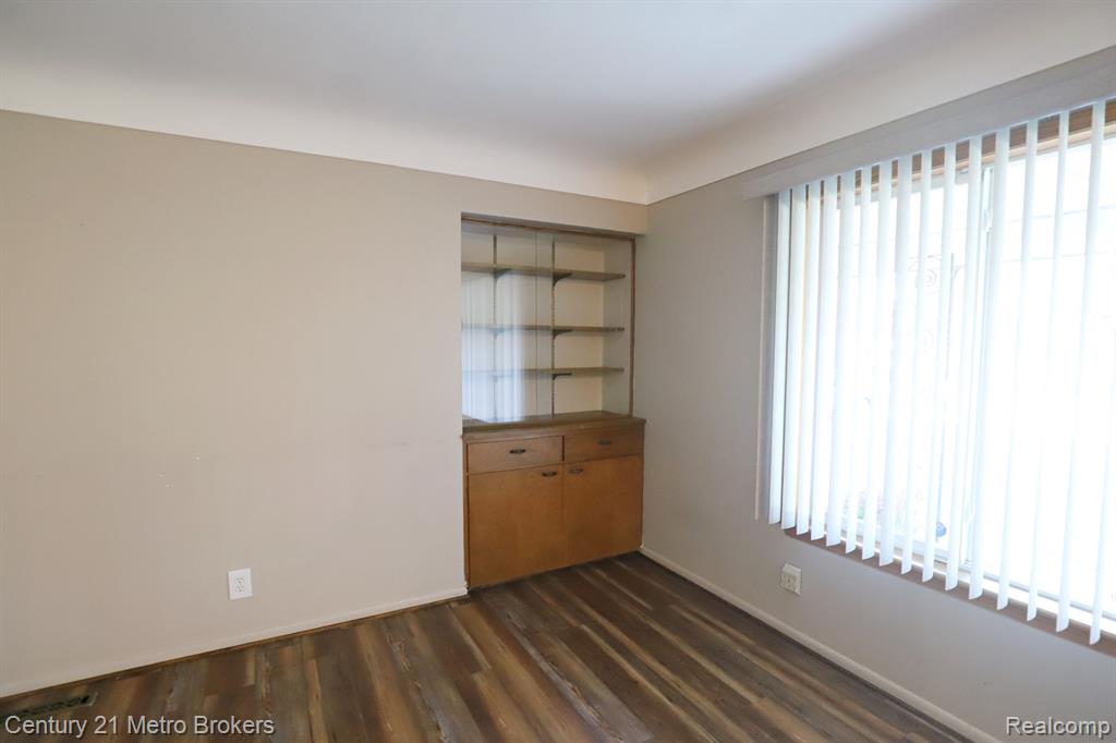 G-3366 W COURT Street, Flint, MI 48532 — Photo 3