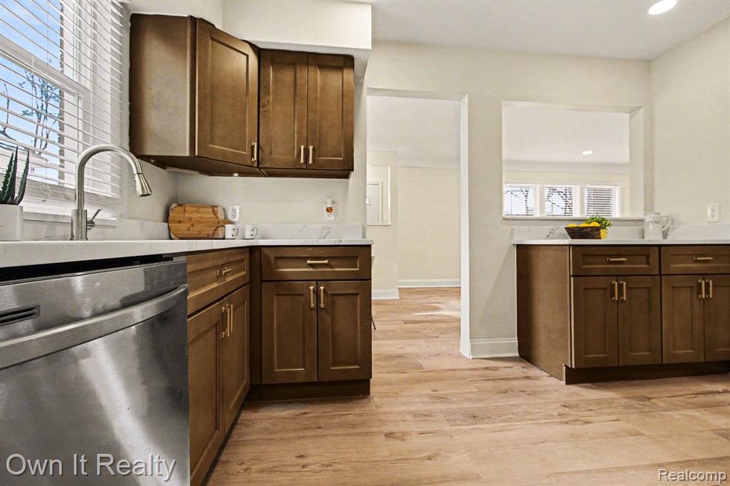 15574 Fox, Redford, MI 48239 — Photo 14