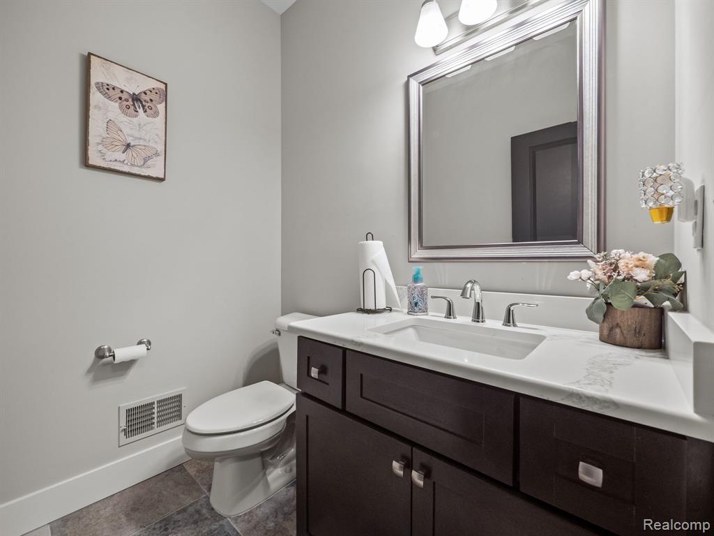 6470 CREEKSIDE Drive, Shelby Twp, MI 48316 — Photo 23