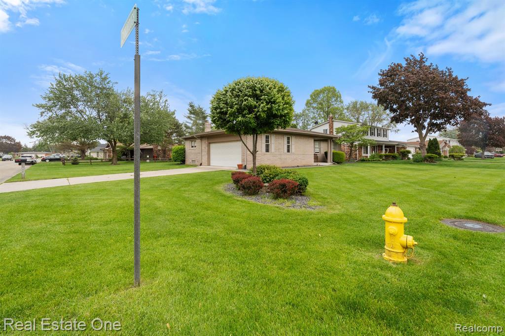 39664 Cadborough Drive, Clinton Twp, MI 48038 — Photo 41