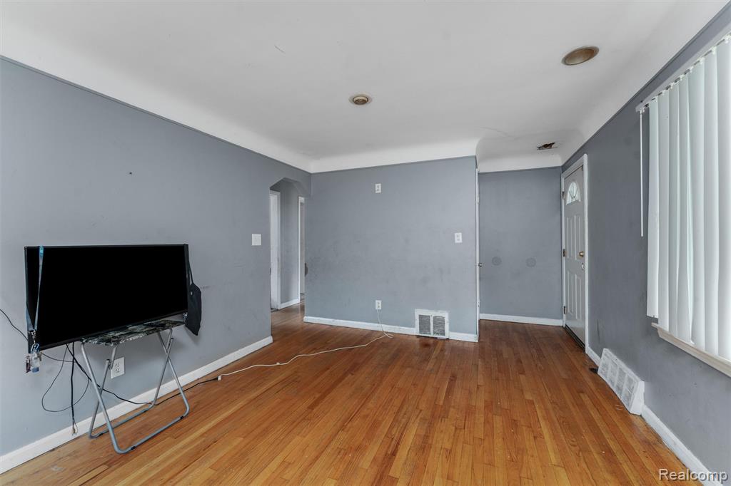 9035 Braile, Detroit, MI 48228 — Photo 15