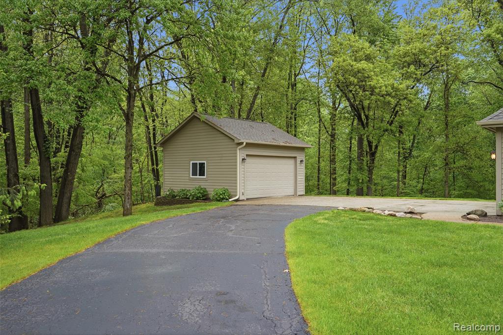 8235 Ironwood Drive, Pinckney, MI 48169 — Photo 35
