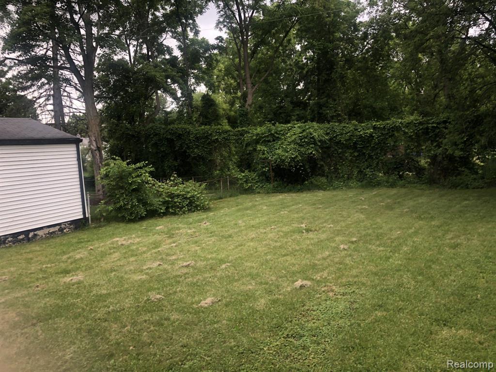 733 E PIKE Street, Pontiac, MI 48342 — Photo 14