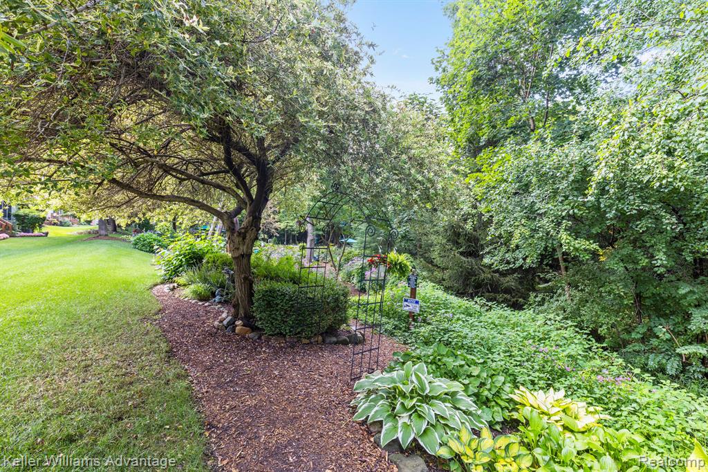 39438 VILLAGE RUN Drive, Northville, MI 48168 — Photo 41