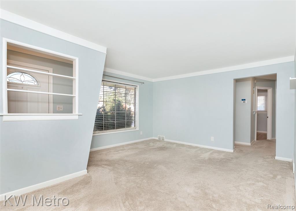 936 E Katherine Avenue, Madison Heights, MI 48071 — Photo 5