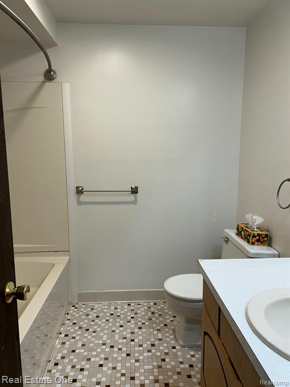 3988 OLD CREEK Road, Troy, MI 48084 — Photo 12