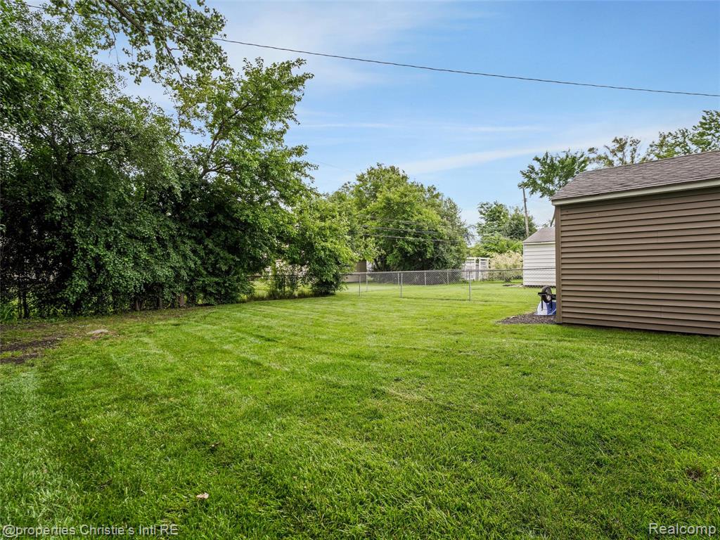 1864 Cummings Avenue, Berkley, MI 48072 — Photo 32