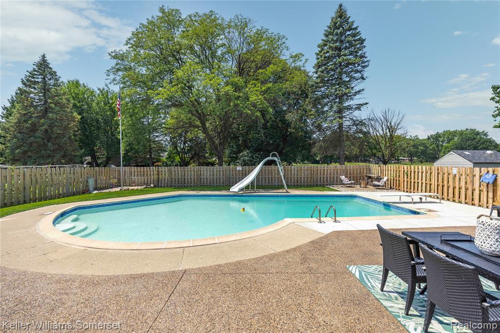 5795 LIMESTONE Drive, Troy, MI 48085 — Photo 42