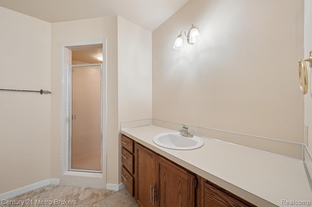 9095 S Saginaw Road, 23, Grand Blanc, MI 48439 — Photo 36