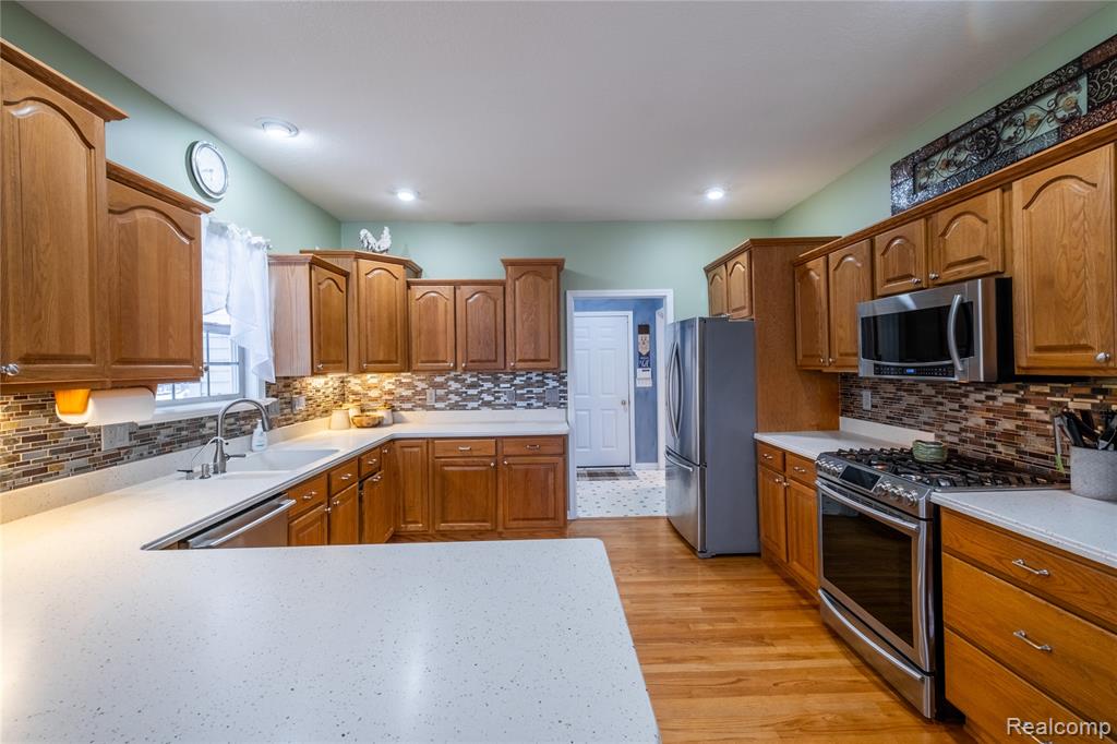 4204 Pavilion Court, Fenton, MI 48430 — Photo 15