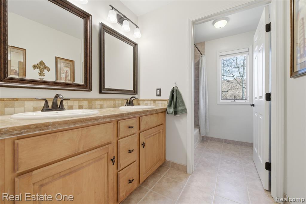 10152 Rosemarie Run, Brighton, MI 48114 — Photo 27
