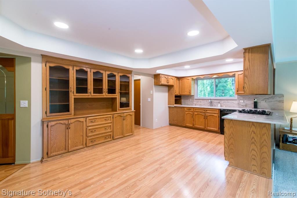 6279 WALKER Court, Troy, MI 48085 — Photo 13