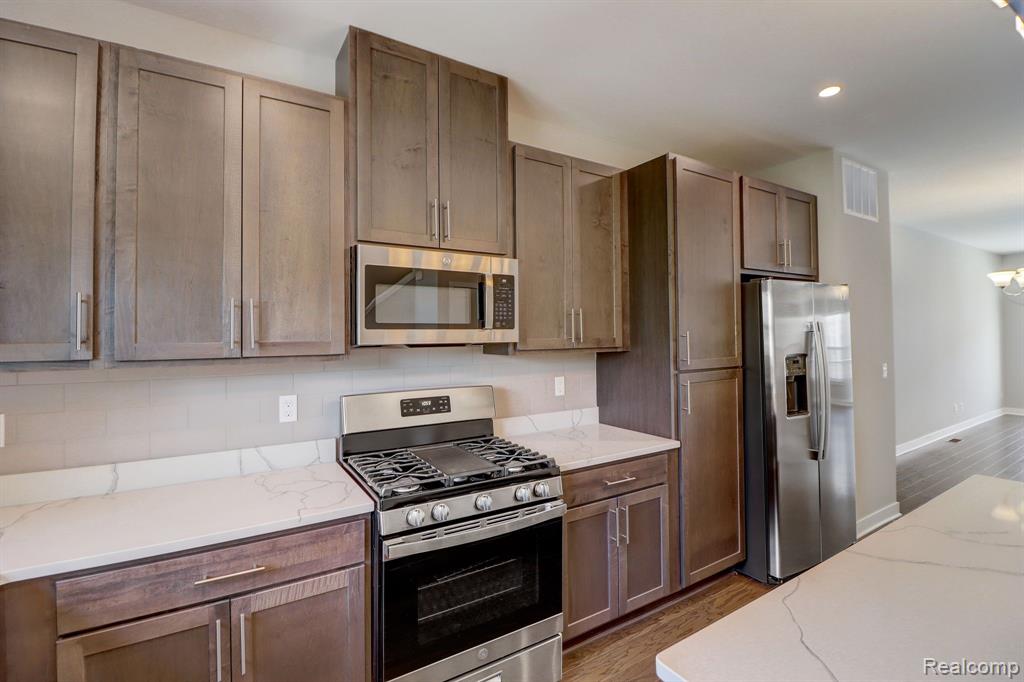 25503 GRANDVIEW Lane, 26, Novi, MI — Photo 25