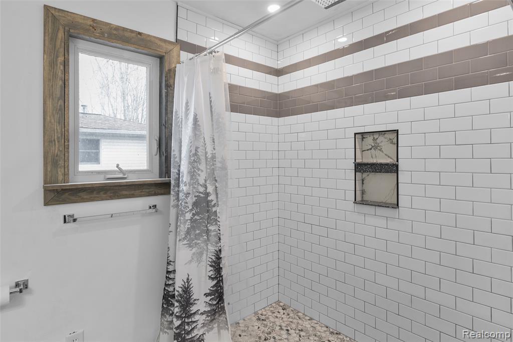 8150 Davison Road, Davison, MI 48423 — Photo 11