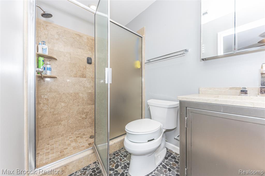17426 Locherbie Avenue, Beverly Hills, MI 48025 — Photo 33