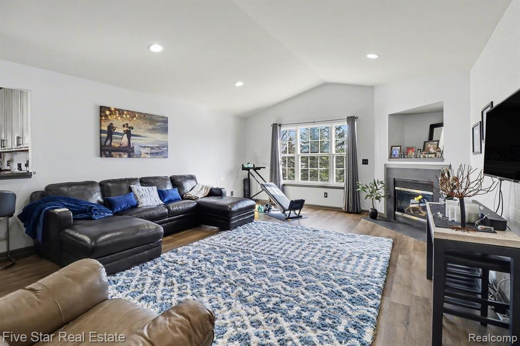 153 S Vista, Auburn Hills, MI 48326 — Photo 3