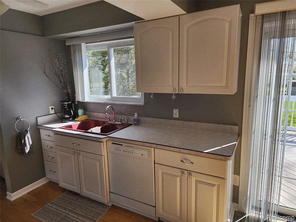 635 Sherry Drive, Lake Orion, MI 48362 — Photo 9
