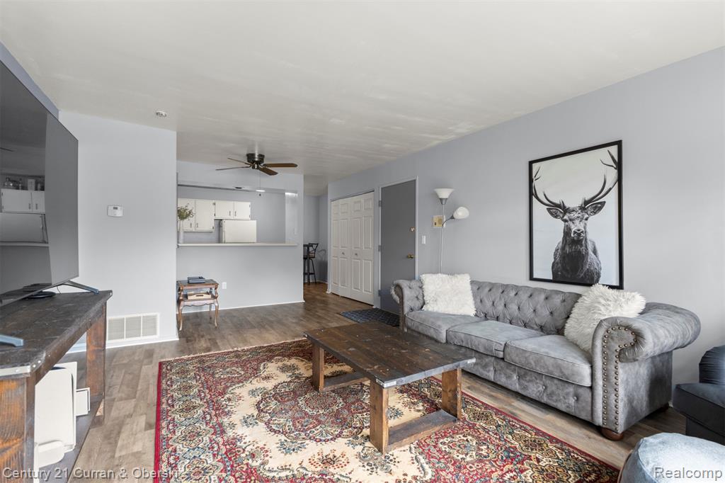 910 Chestnut Hill Drive, # E, Auburn Hills, MI 48326 — Photo 9