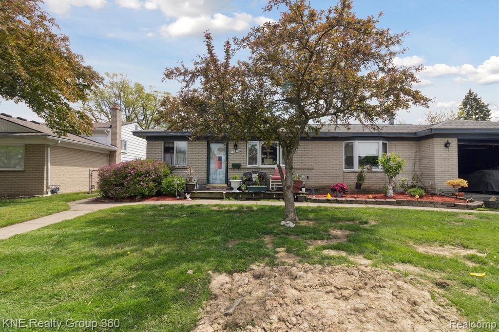 6074 NIGHTINGALE Street, Dearborn Heights, MI 48127 — Photo 3