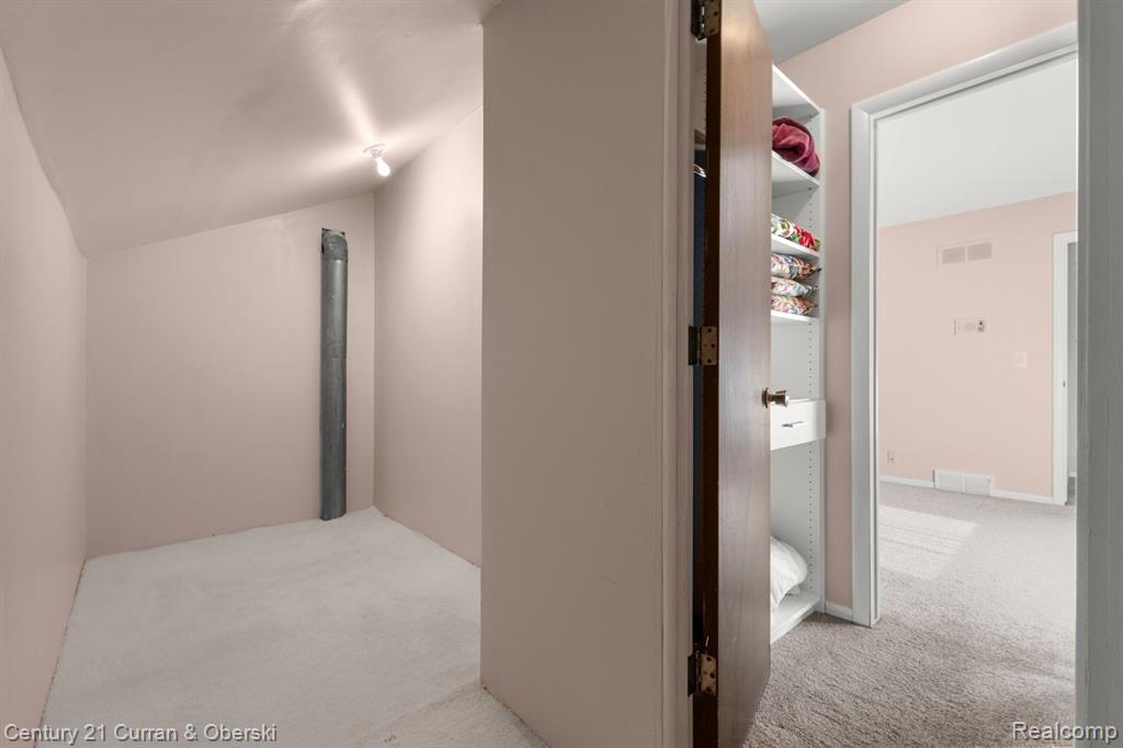 3060 LINDENWOOD Drive, Dearborn, MI 48120 — Photo 30