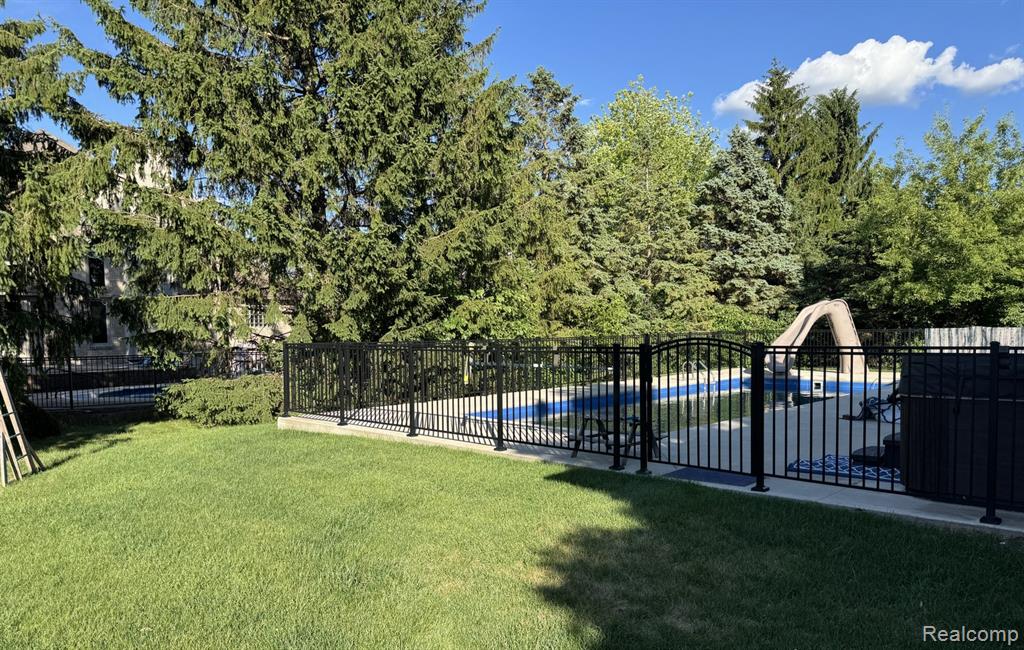 48428 Estera Drive, Utica, MI 48315 — Photo 40