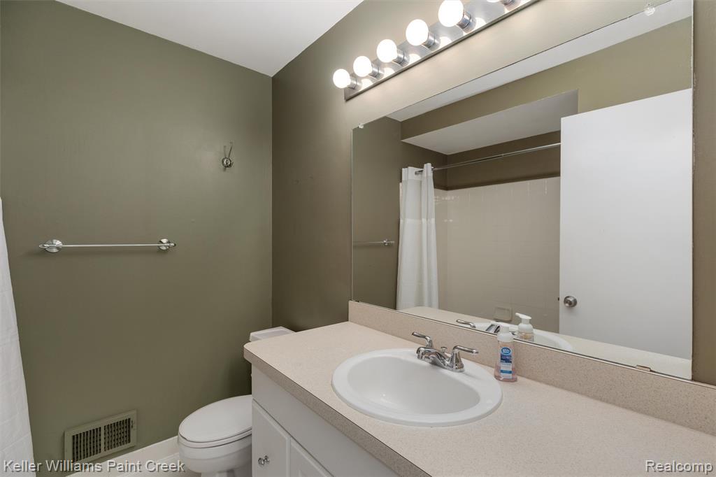 800 Lockwood Road, Royal Oak, MI 48067 — Photo 18