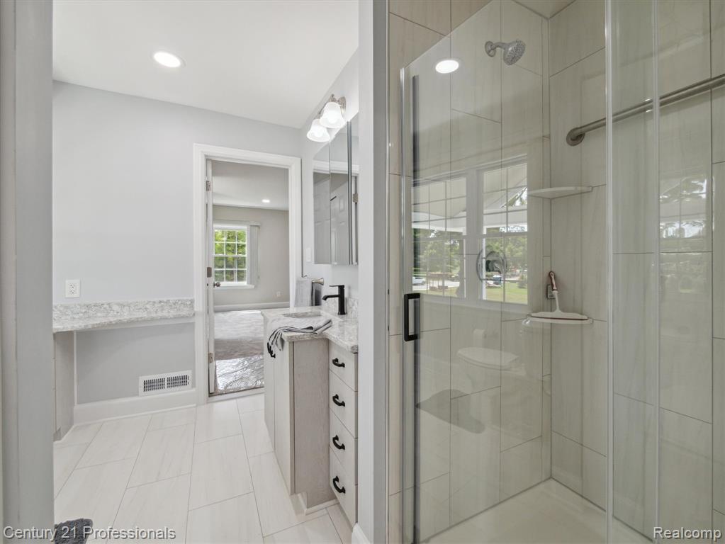 21120 Halsted Road, Farmington Hills, MI 48167 — Photo 24