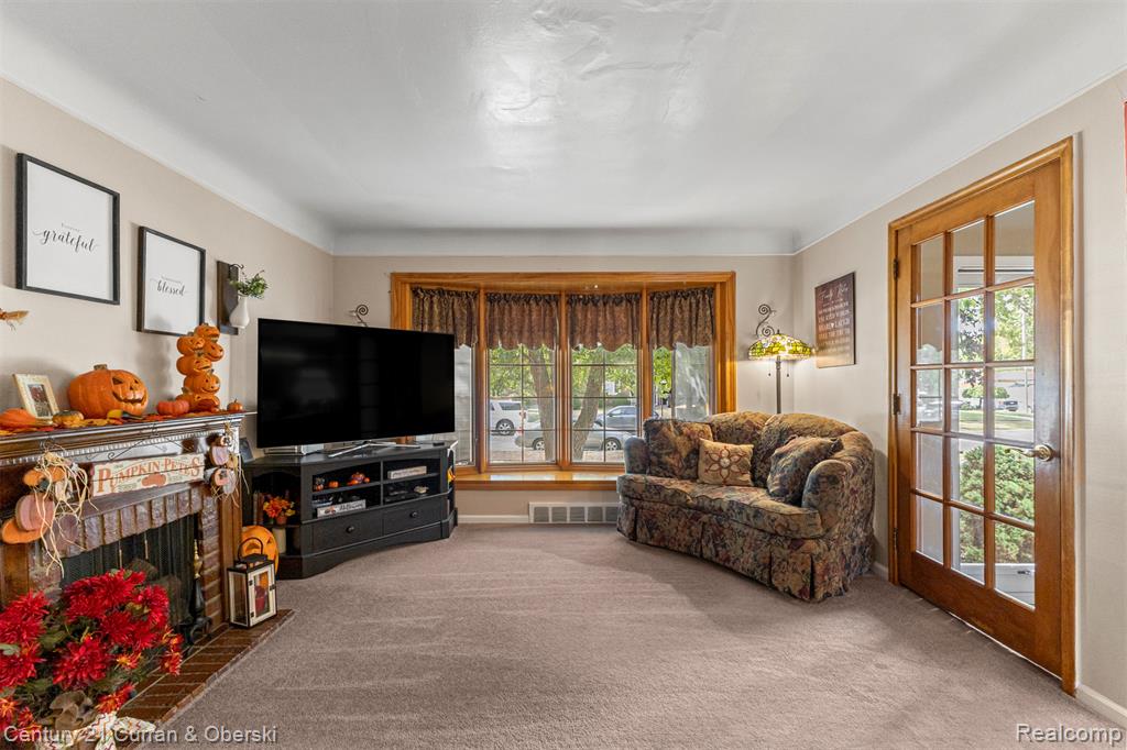 9869 Melbourne Avenue, Allen Park, MI 48101 — Photo 3