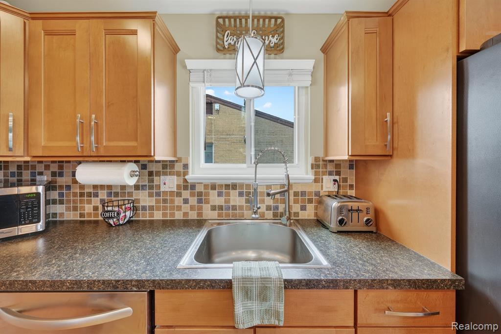 15675 Mulberry Street, Southgate, MI 48195 — Photo 12