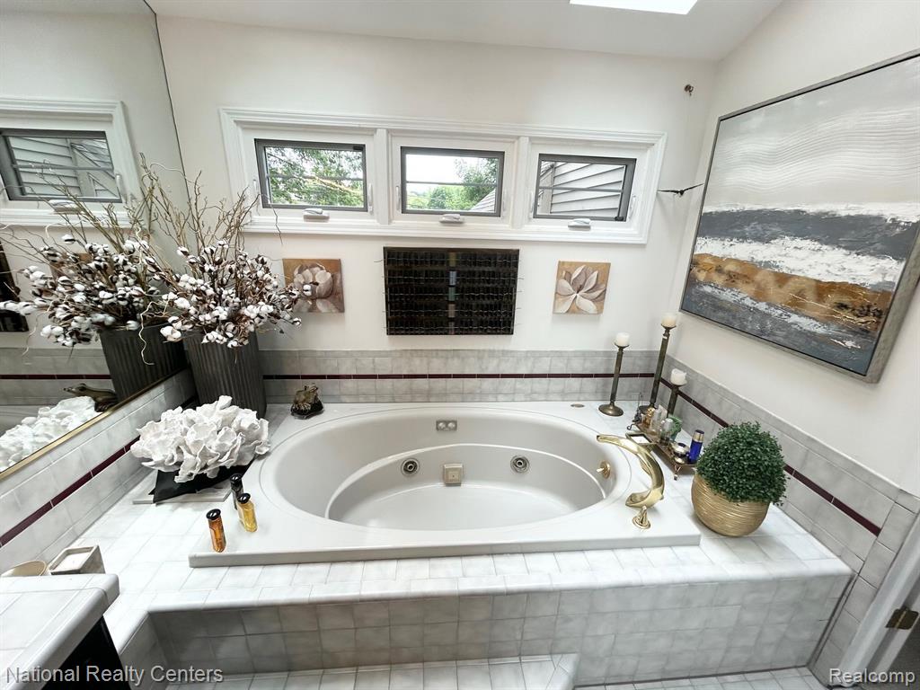 35573 CROSS CREEK N, Farmington Hills, MI 48331 — Photo 60