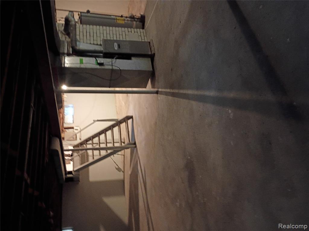 405 W Bundy Avenue, Flint, MI 48505 — Photo 17