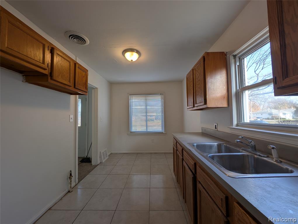 305 South Boulevard W, Pontiac, MI 48341 — Photo 9