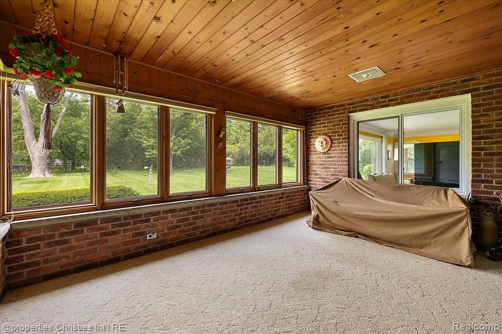 5252 Doherty Drive, West Bloomfield, MI 48323 — Photo 20