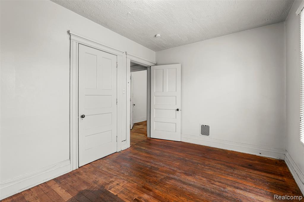 1649 HURLBUT Street, Detroit, MI 48214 — Photo 22