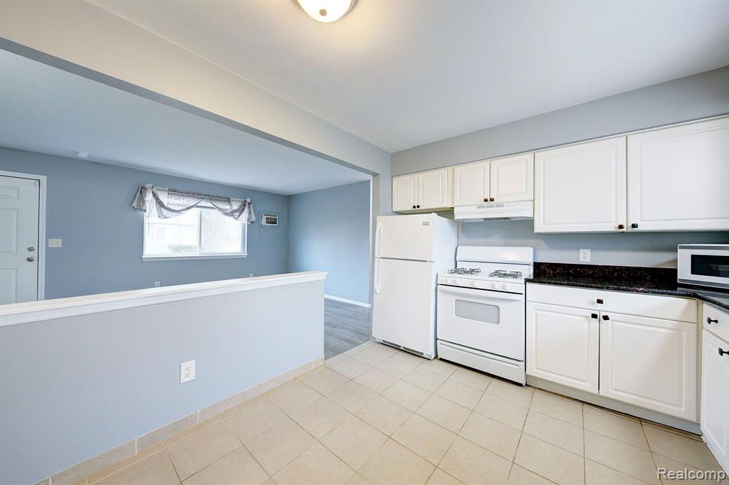 9057 GARFIELD Drive, Whitmore Lake, MI 48189 — Photo 8