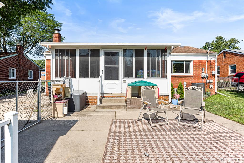 23020 Farmington Road, Farmington, MI 48336 — Photo 34